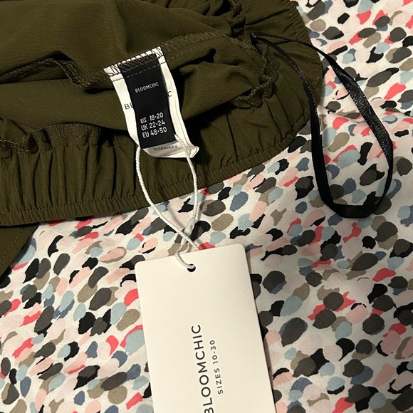 Drawstring Fluttery Shorts - Picture 2 of 4